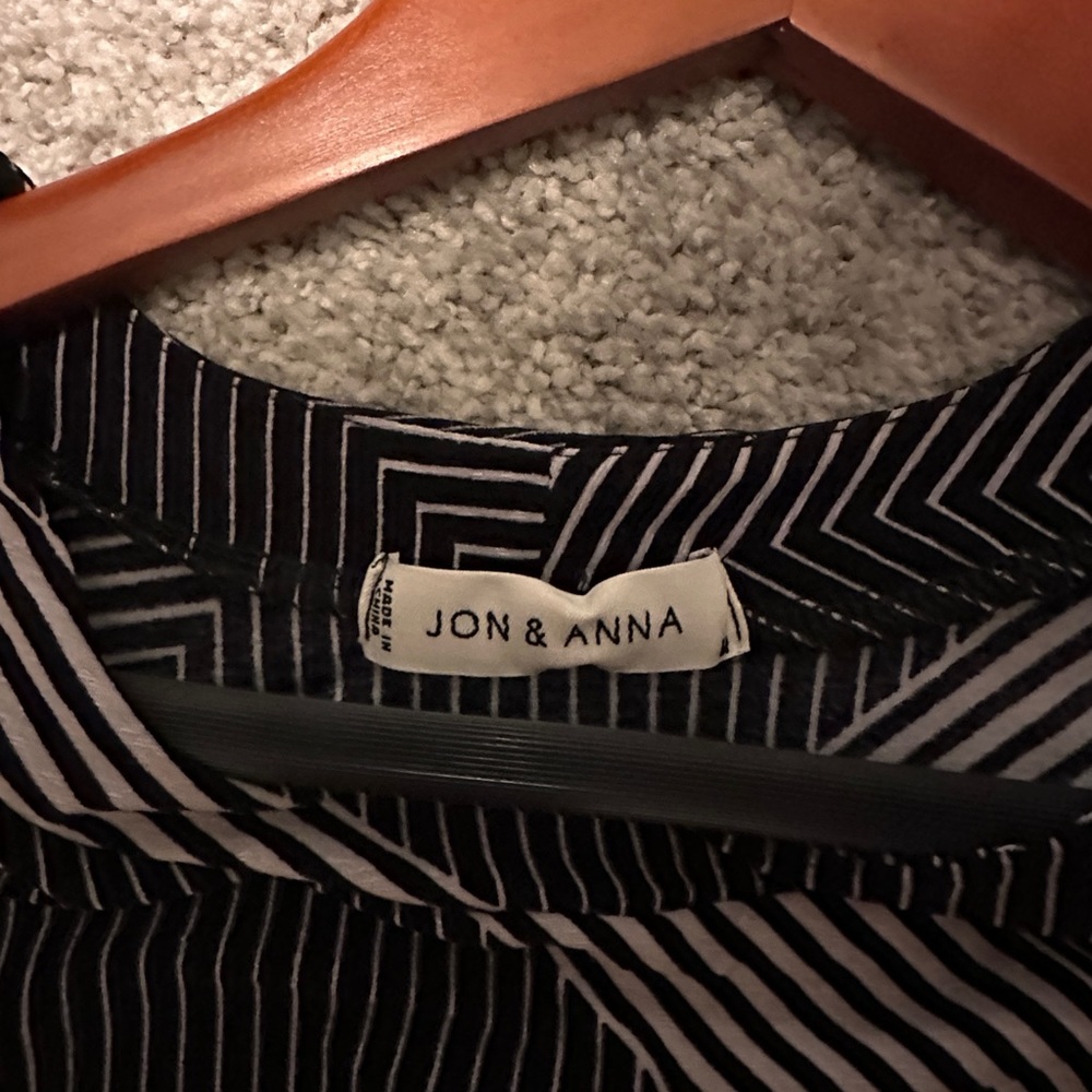 Blouse - Picture 2 of 3